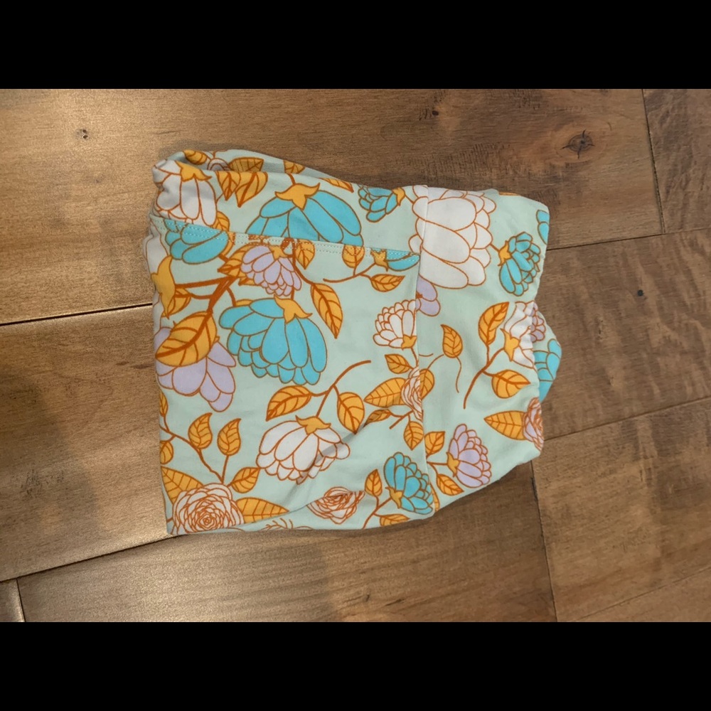 Set of three LuLaRoe leggings - Picture 4 of 4